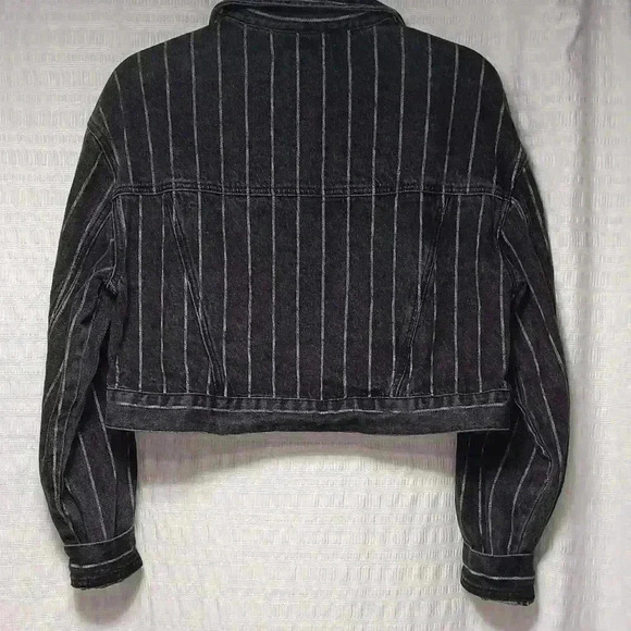 Pascun  crop jean jacket. Ladies size M/L - Picture 2 of 6